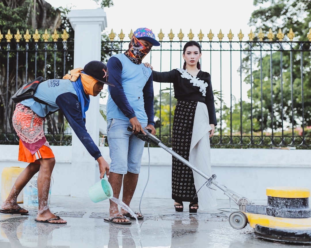 Безпечне миття вікон на висоті